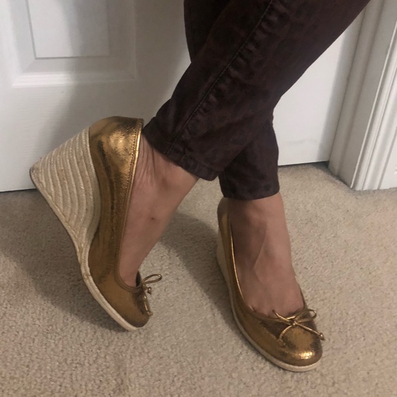 Coach - Picture 2 of 8